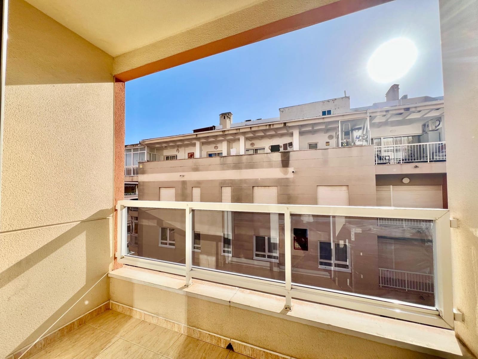 Apartamento de 2 habitaciones en Torrevieja en venta - 142.000 € (Ref: 9456259)