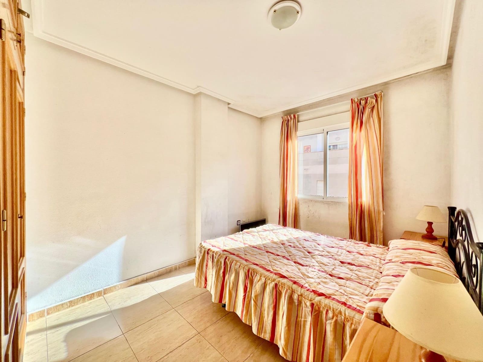 Apartamento de 2 habitaciones en Torrevieja en venta - 142.000 € (Ref: 9456259)