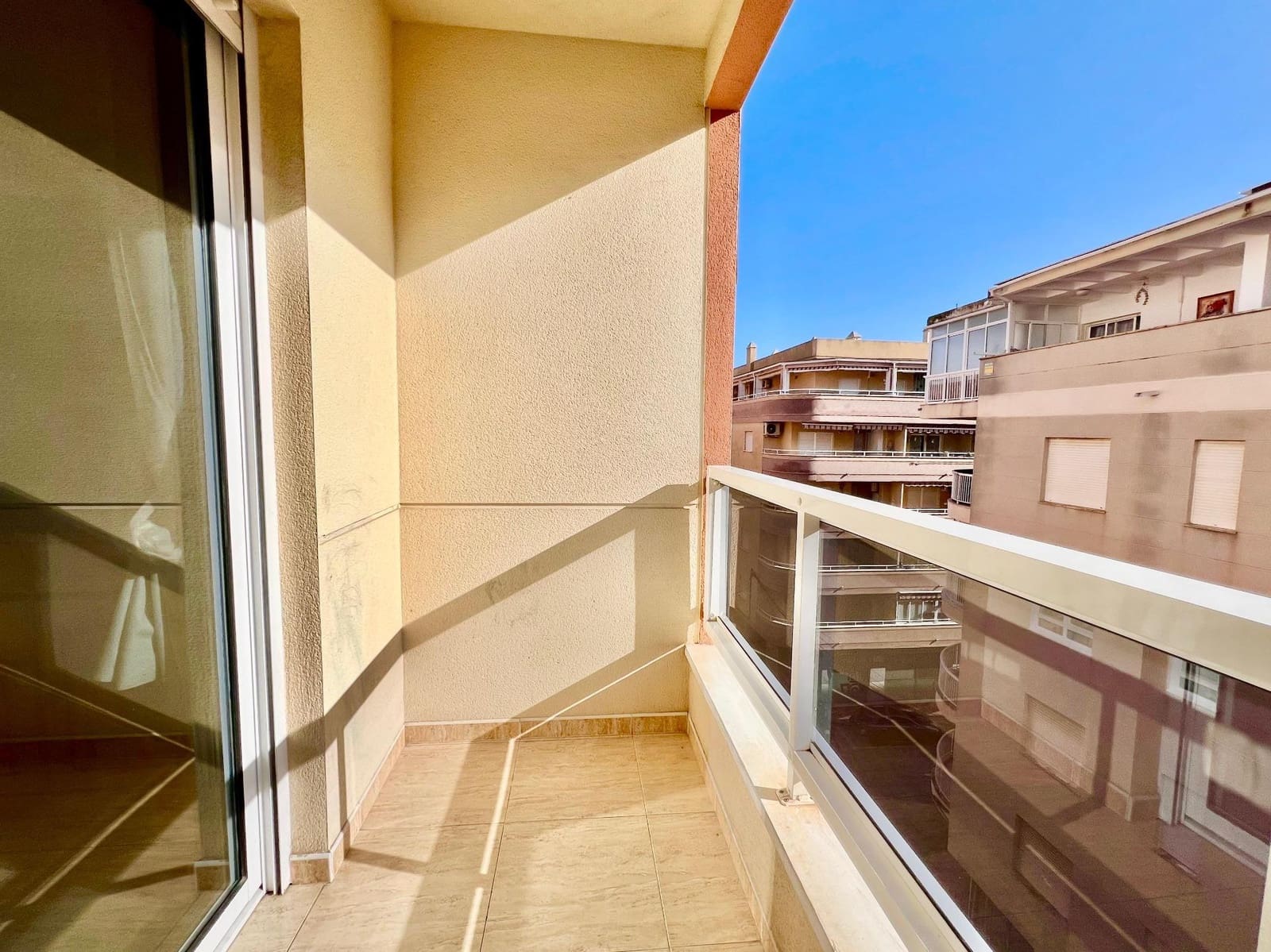 Apartamento de 2 habitaciones en Torrevieja en venta - 142.000 € (Ref: 9456259)