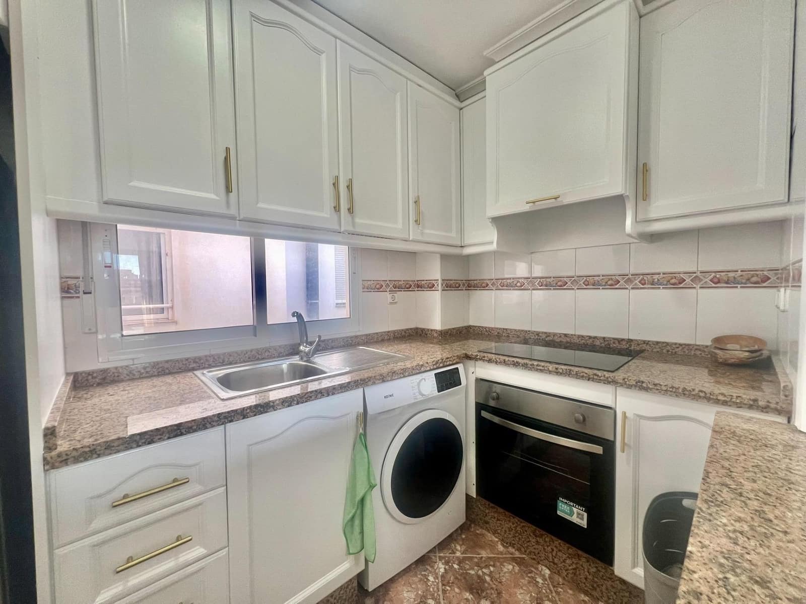 Apartamento de 2 habitaciones en Torrevieja en venta - 177.000 € (Ref: 9456260)