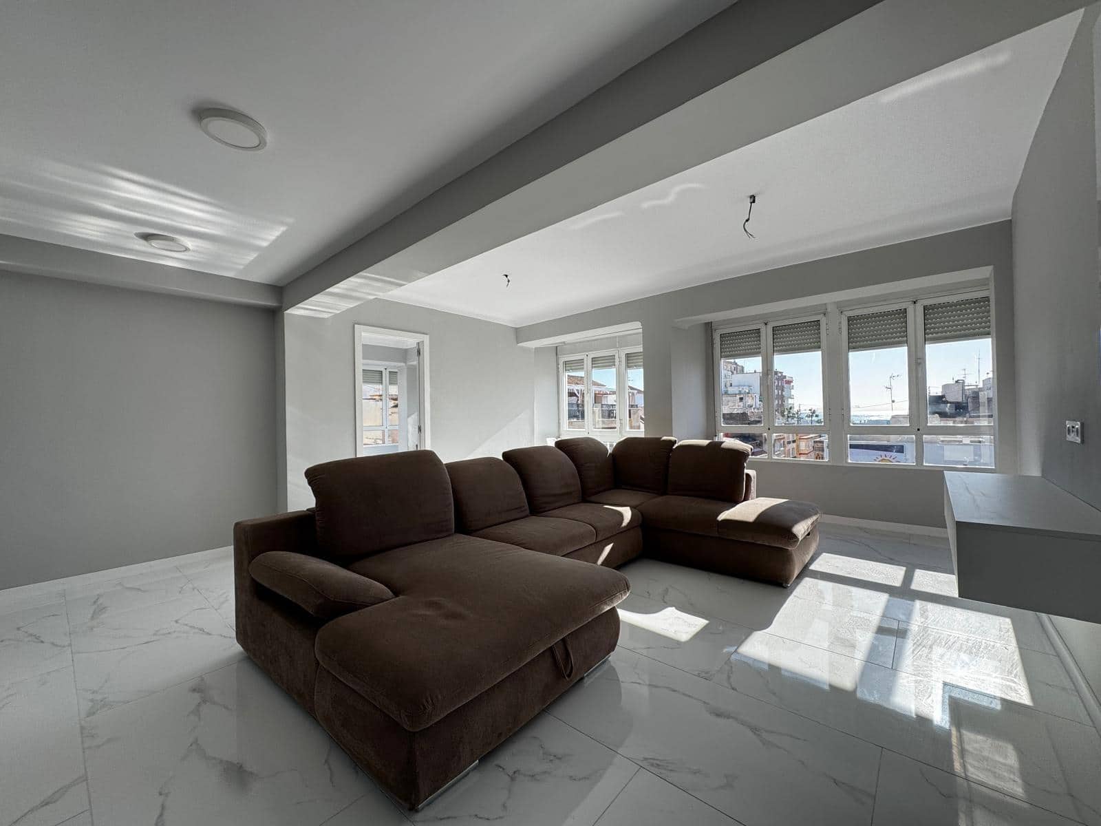 Apartamento de 3 habitaciones en Torrevieja en venta - 250.000 € (Ref: 9462079)