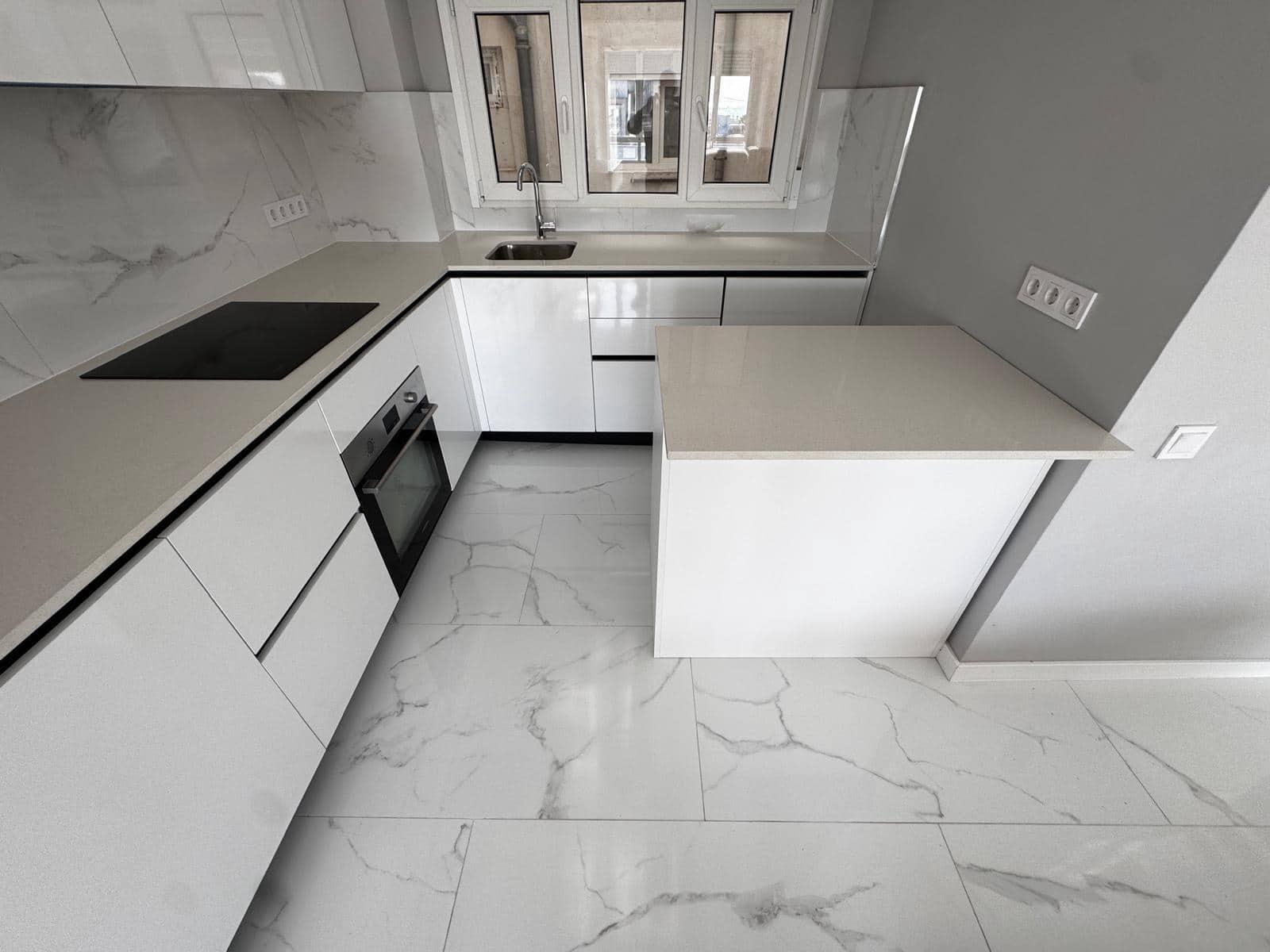 Apartamento de 3 habitaciones en Torrevieja en venta - 250.000 € (Ref: 9462079)