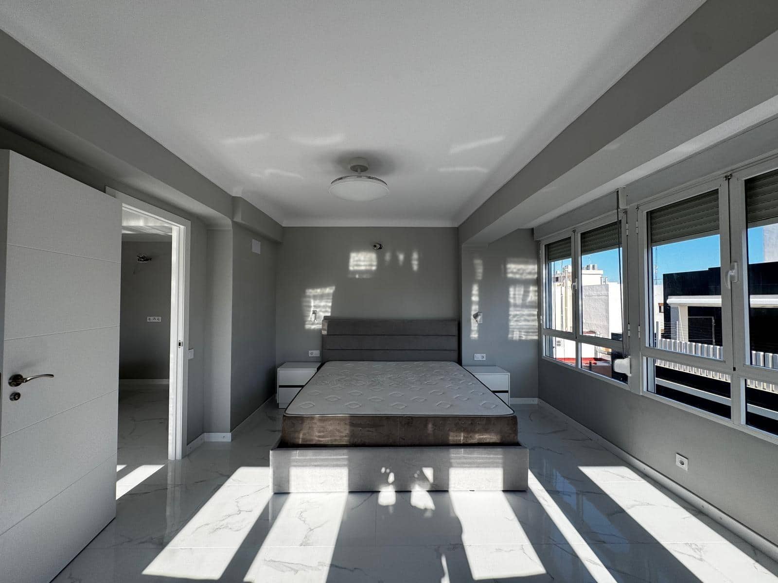 Apartamento de 3 habitaciones en Torrevieja en venta - 250.000 € (Ref: 9462079)