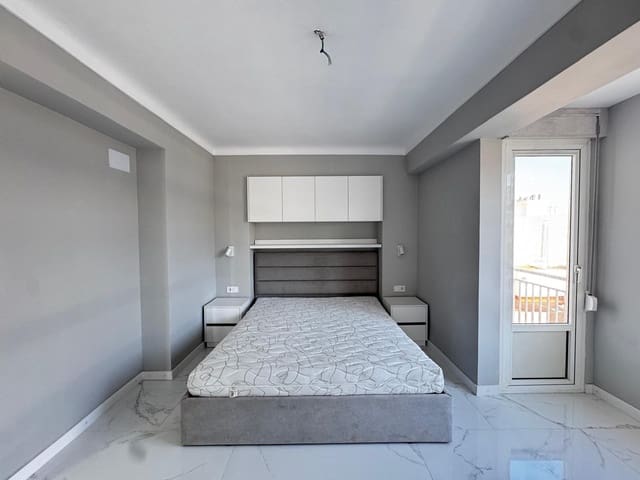 Apartamento de 3 habitaciones en Centro, Torrevieja en venta - 250.000 € (Ref: 9462079)
