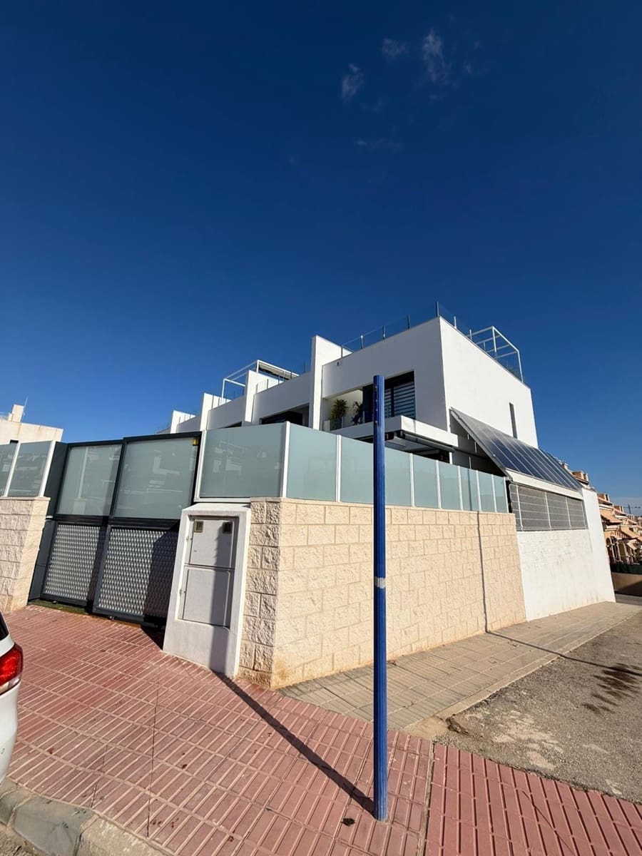 Chalet de 3 habitaciones en Orihuela Costa en venta - 369.000 € (Ref: 9468486)