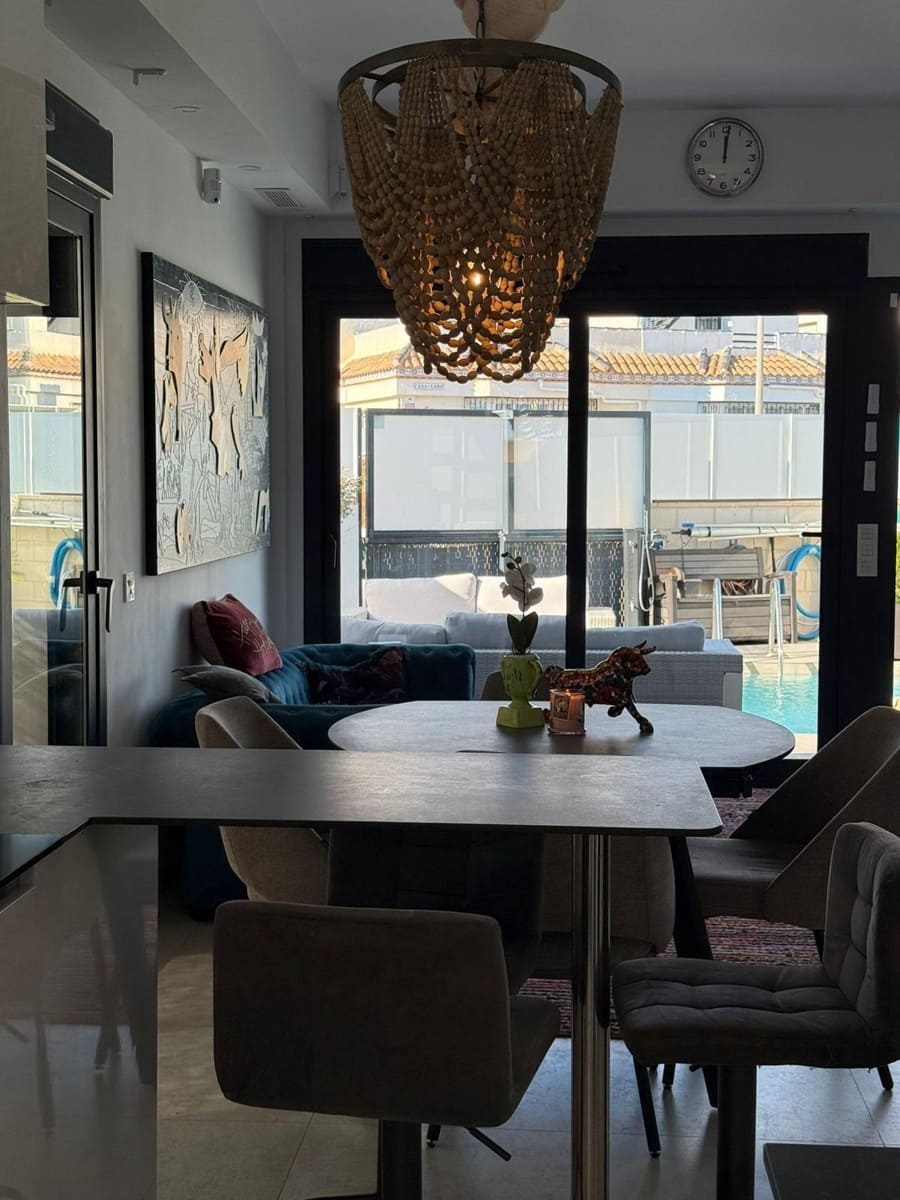 Chalet de 3 habitaciones en Orihuela Costa en venta - 369.000 € (Ref: 9468486)