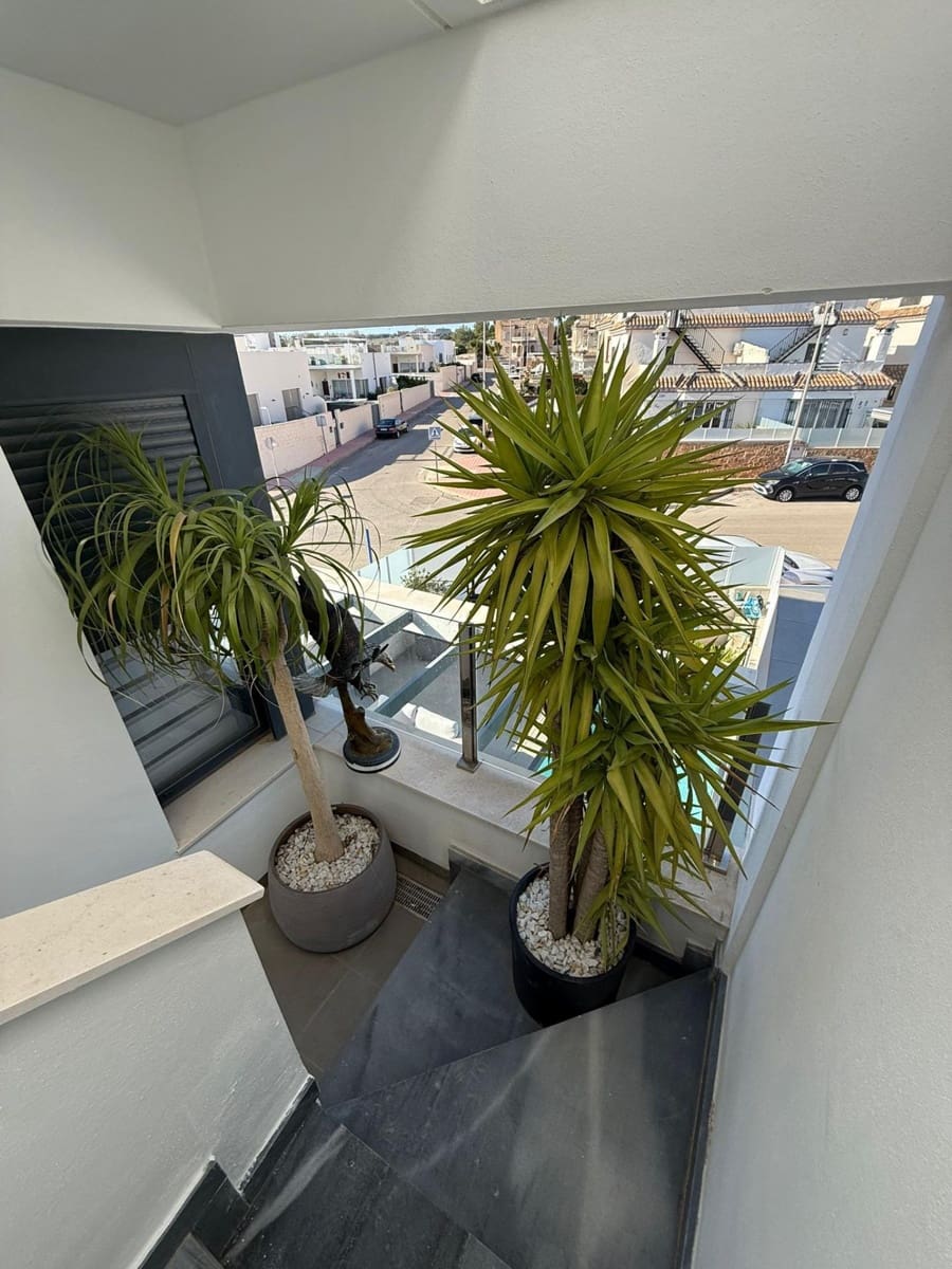 Chalet de 3 habitaciones en Orihuela Costa en venta - 369.000 € (Ref: 9468486)