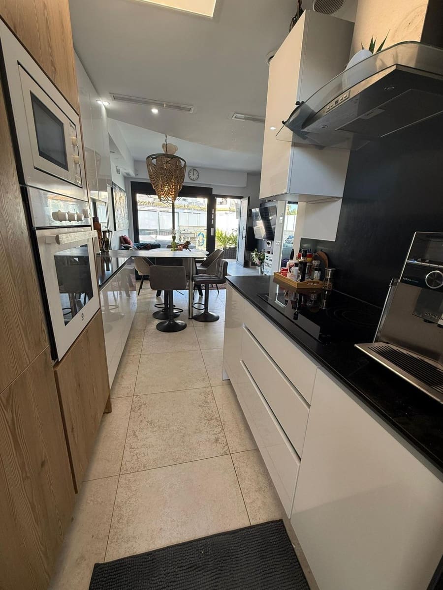 Chalet de 3 habitaciones en Orihuela Costa en venta - 369.000 € (Ref: 9468486)