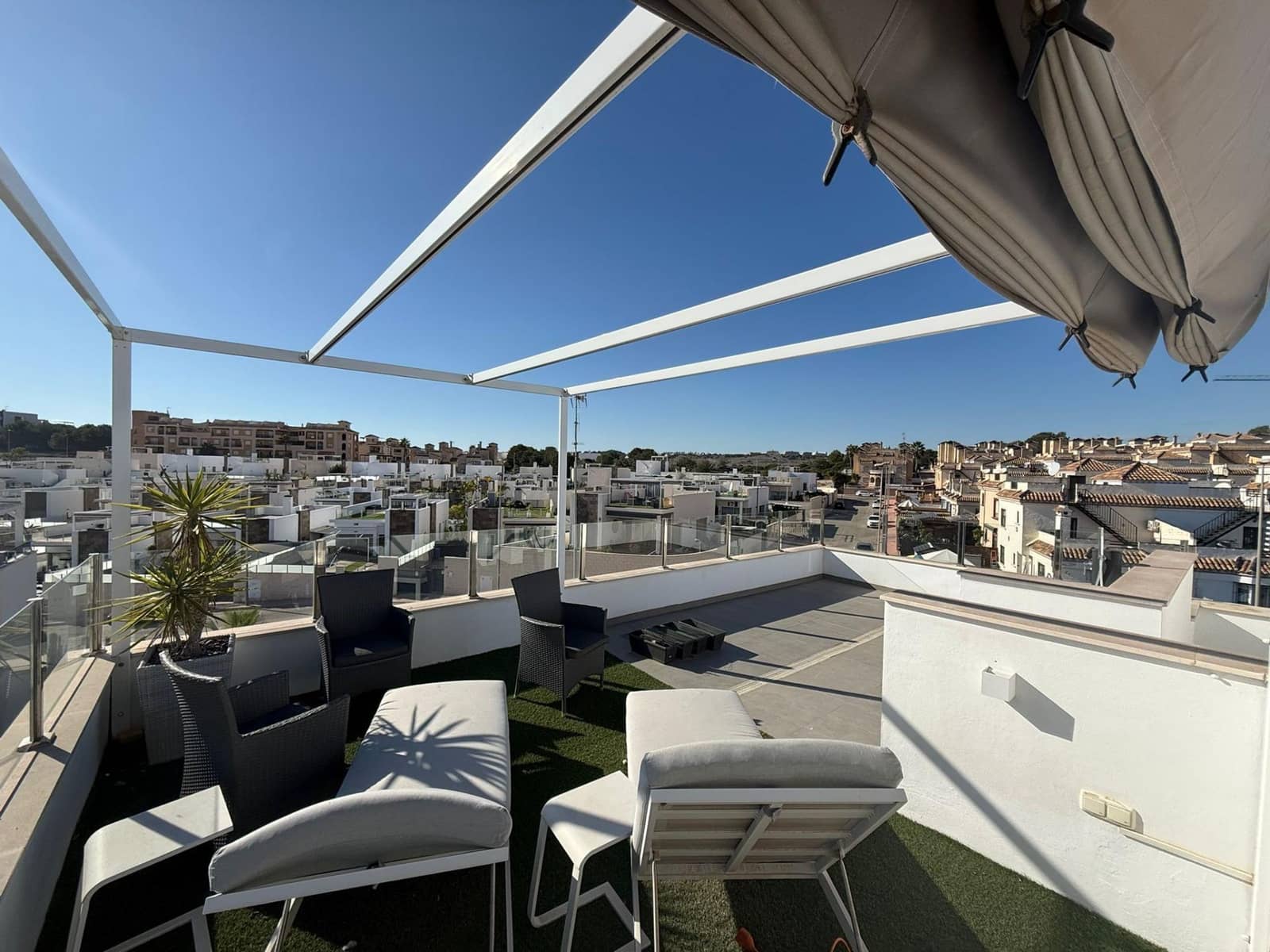 Chalet de 3 habitaciones en Orihuela Costa en venta - 369.000 € (Ref: 9468486)