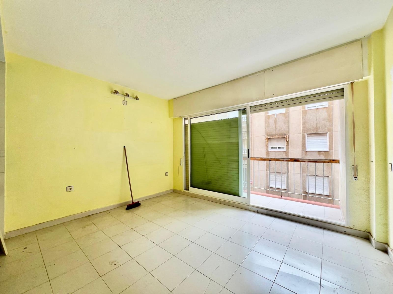 1 makuuhuone Huoneisto myytävänä paikassa Torrevieja mukana uima-altaan - 99 900 € (Ref: 9468489)