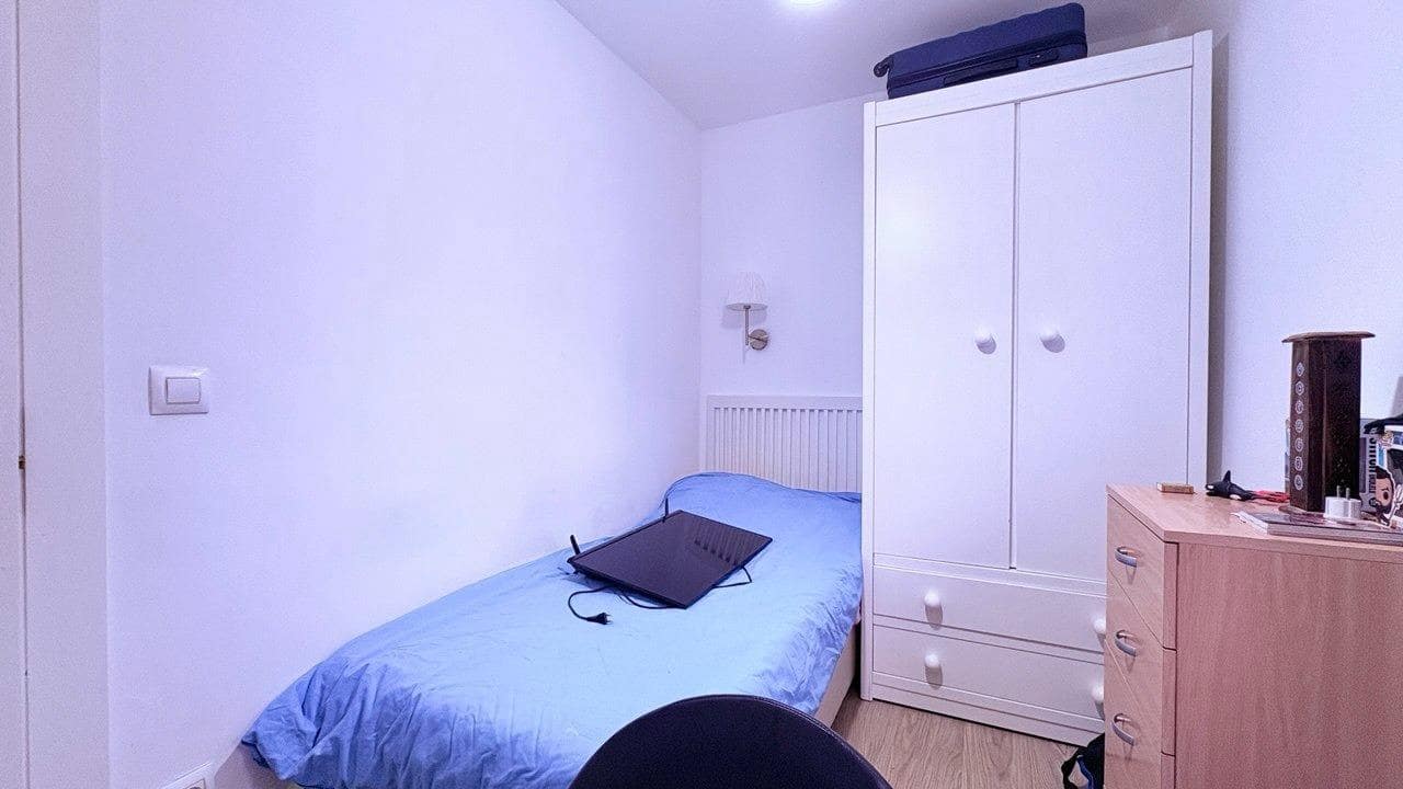 Piso de 3 habitaciones en Madrid ciudad en venta - 230.000 € (Ref: 9470694)