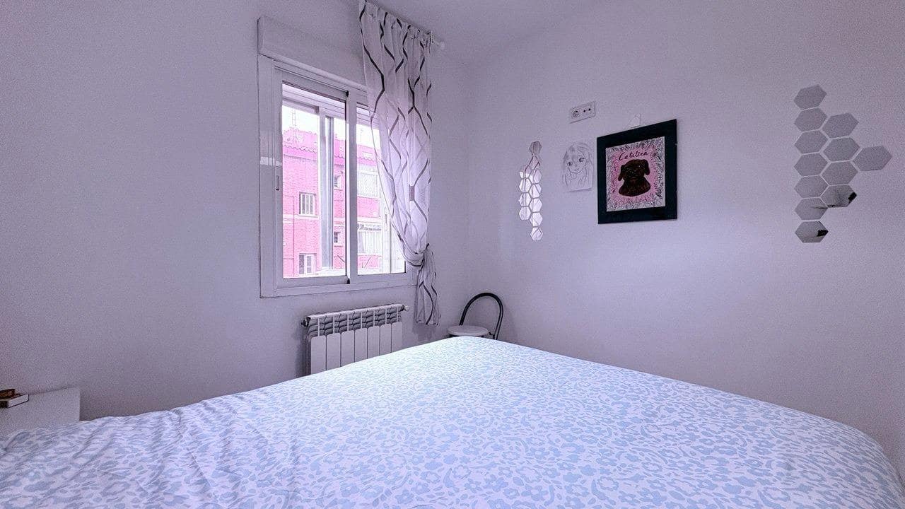 Piso de 3 habitaciones en Madrid ciudad en venta - 230.000 € (Ref: 9470694)