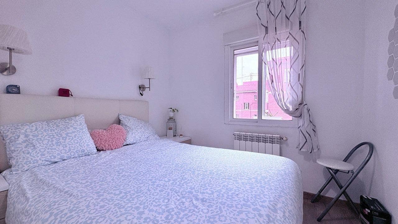 Piso de 3 habitaciones en Madrid ciudad en venta - 230.000 € (Ref: 9470694)