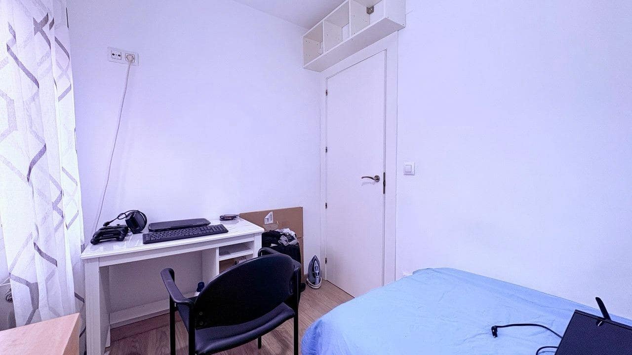 Piso de 3 habitaciones en Madrid ciudad en venta - 230.000 € (Ref: 9470694)