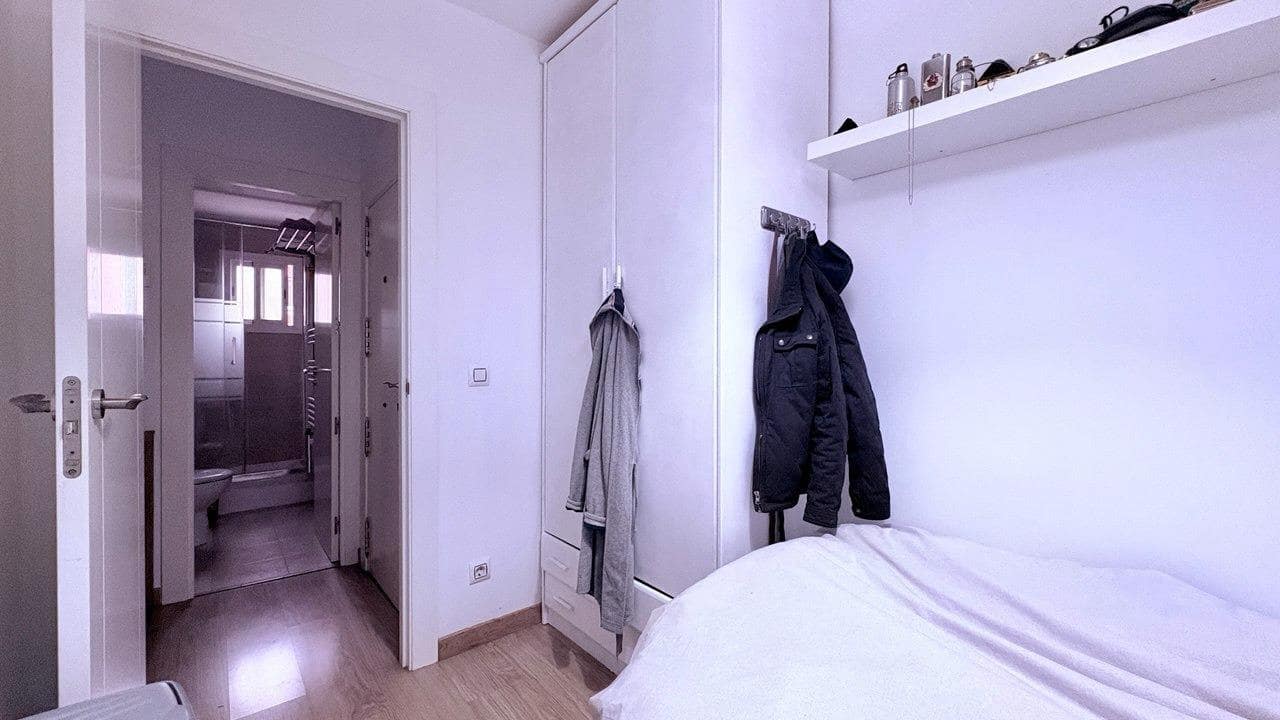 Piso de 3 habitaciones en Madrid ciudad en venta - 230.000 € (Ref: 9470694)