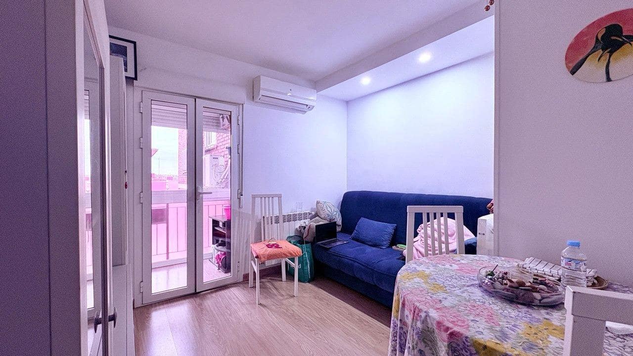 Piso de 3 habitaciones en Madrid ciudad en venta - 230.000 € (Ref: 9470694)