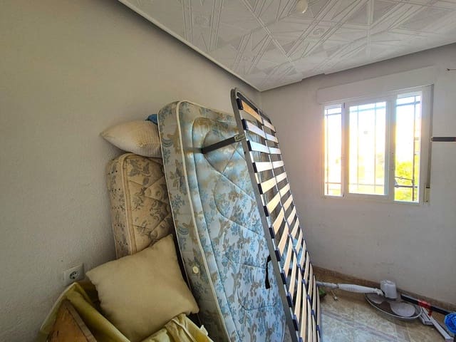 6 soverom Leilighet til salgs i Juan XXIII, Alicante by - € 59 000 (Ref: 9472975)