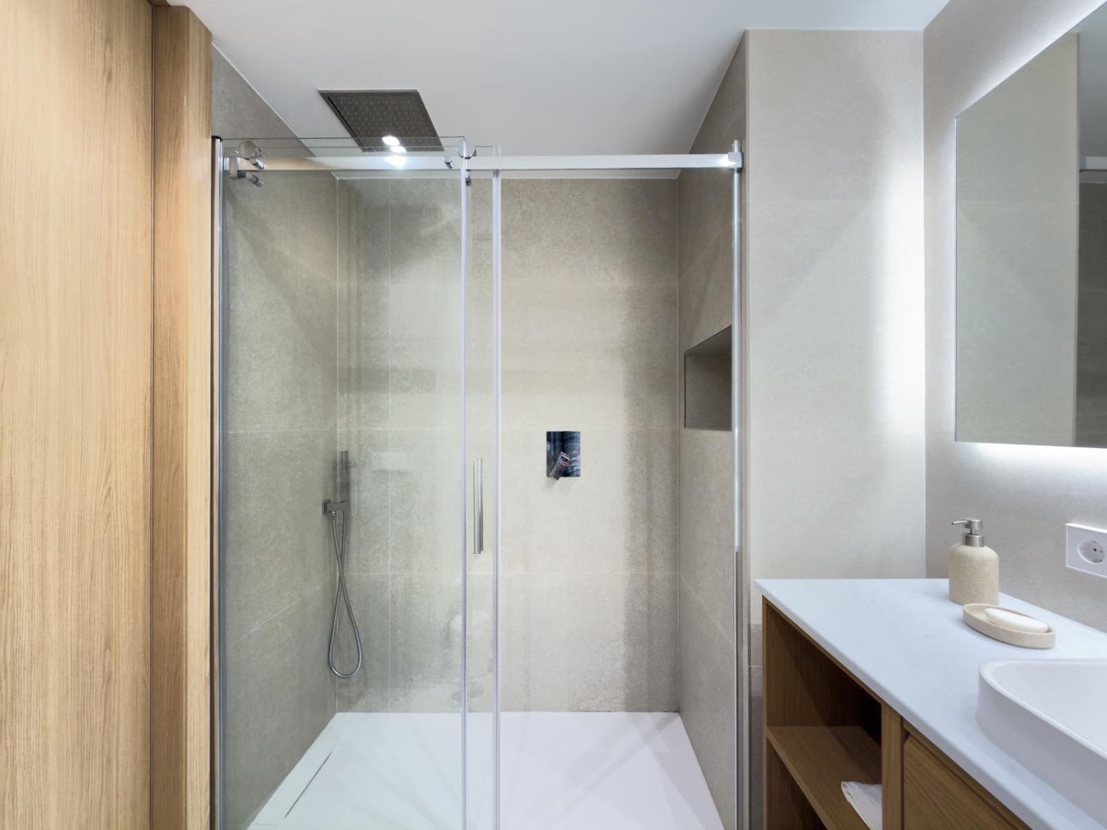 3 sovrum Lägenhet till salu i Madrid stad med pool - 1 790 000 € (Ref: 9474915)