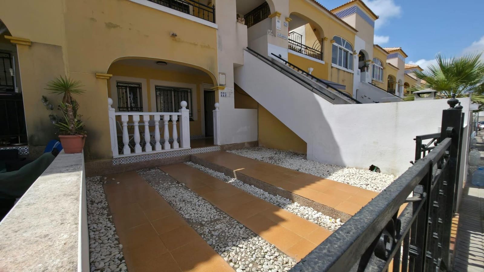 2 bedroom Bungalow for sale in Torrevieja with garage - € 134,900 (Ref: 9491317)