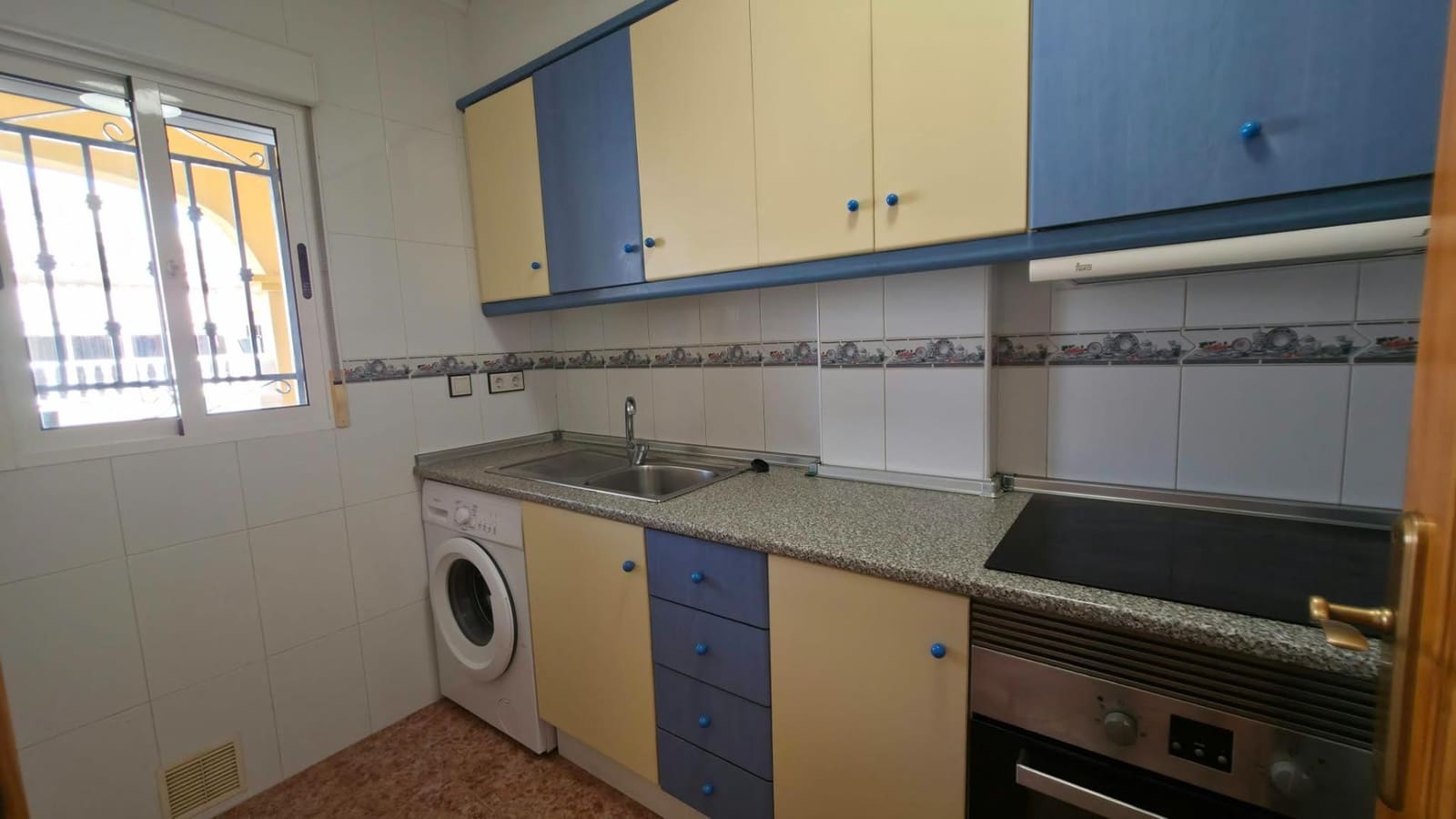2 bedroom Bungalow for sale in Torrevieja with garage - € 134,900 (Ref: 9491317)