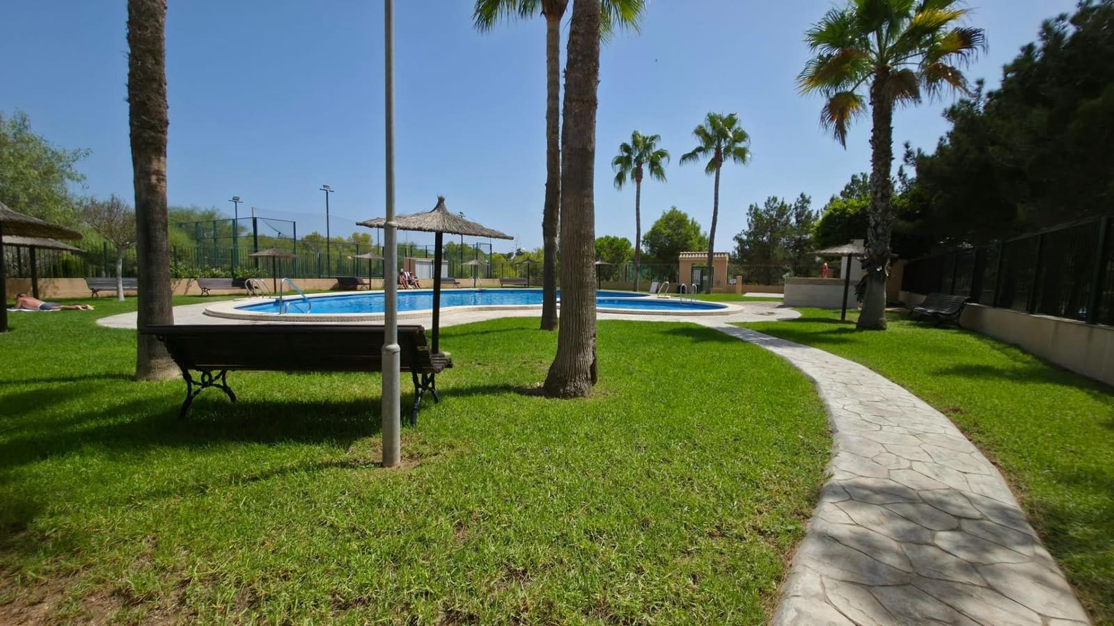 2 bedroom Bungalow for sale in Torrevieja with garage - € 134,900 (Ref: 9491317)
