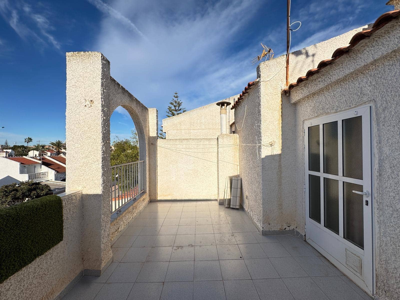 Adosado de 3 habitaciones en Torrevieja en venta con piscina - 142.000 € (Ref: 9497184)