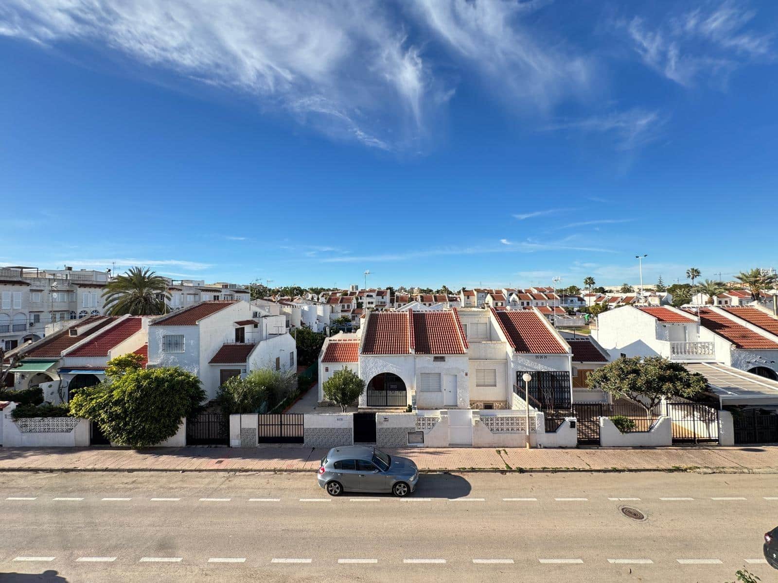 Adosado de 3 habitaciones en Torrevieja en venta con piscina - 142.000 € (Ref: 9497184)