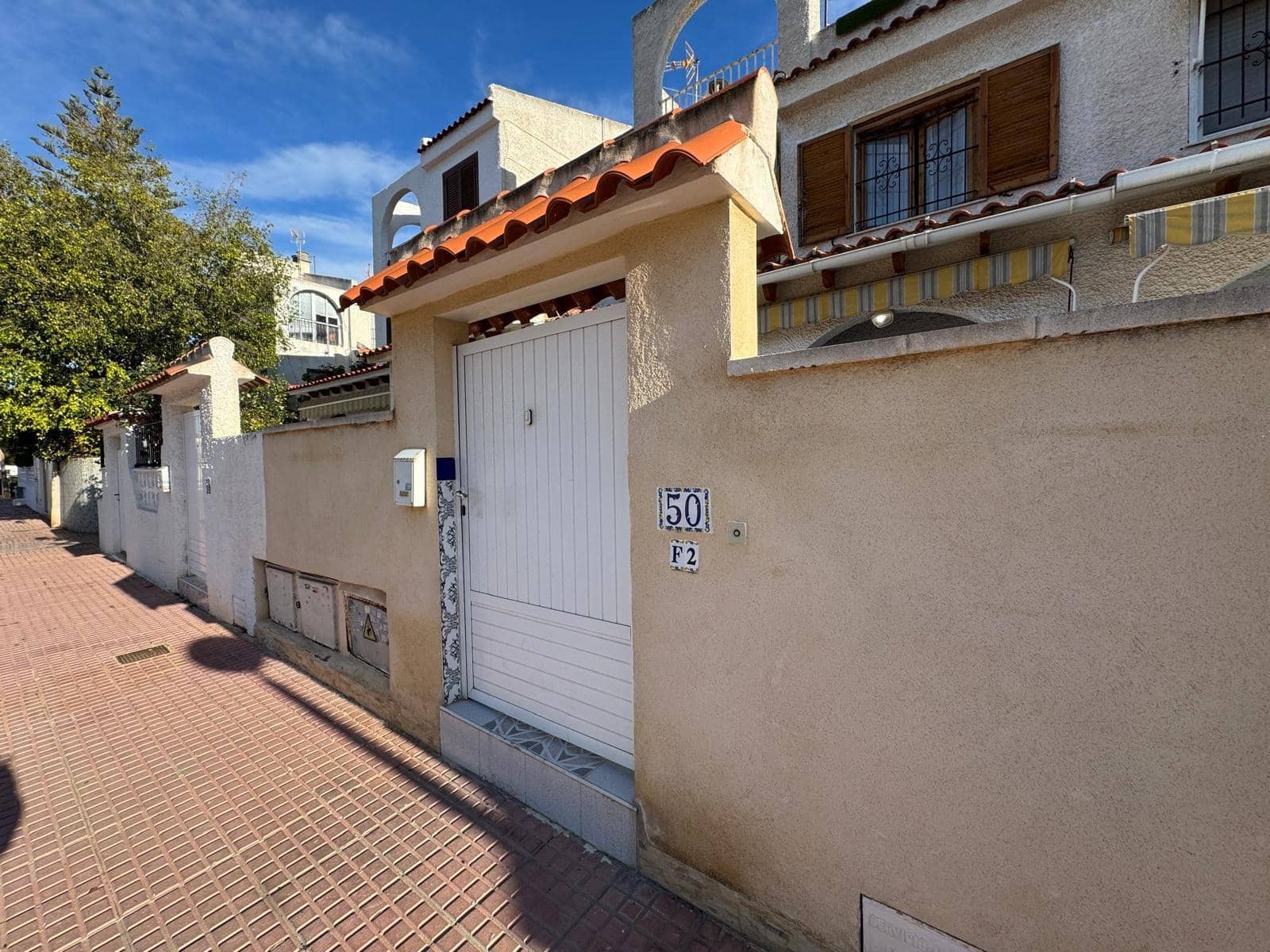 Adosado de 3 habitaciones en Torrevieja en venta con piscina - 142.000 € (Ref: 9497184)