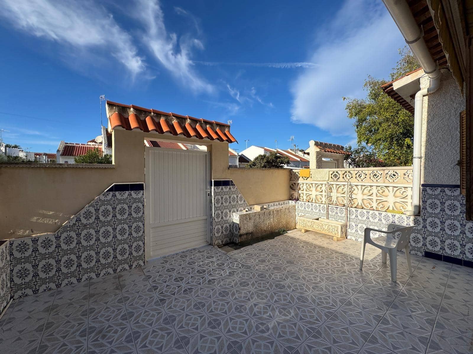 Adosado de 3 habitaciones en Torrevieja en venta con piscina - 142.000 € (Ref: 9497184)