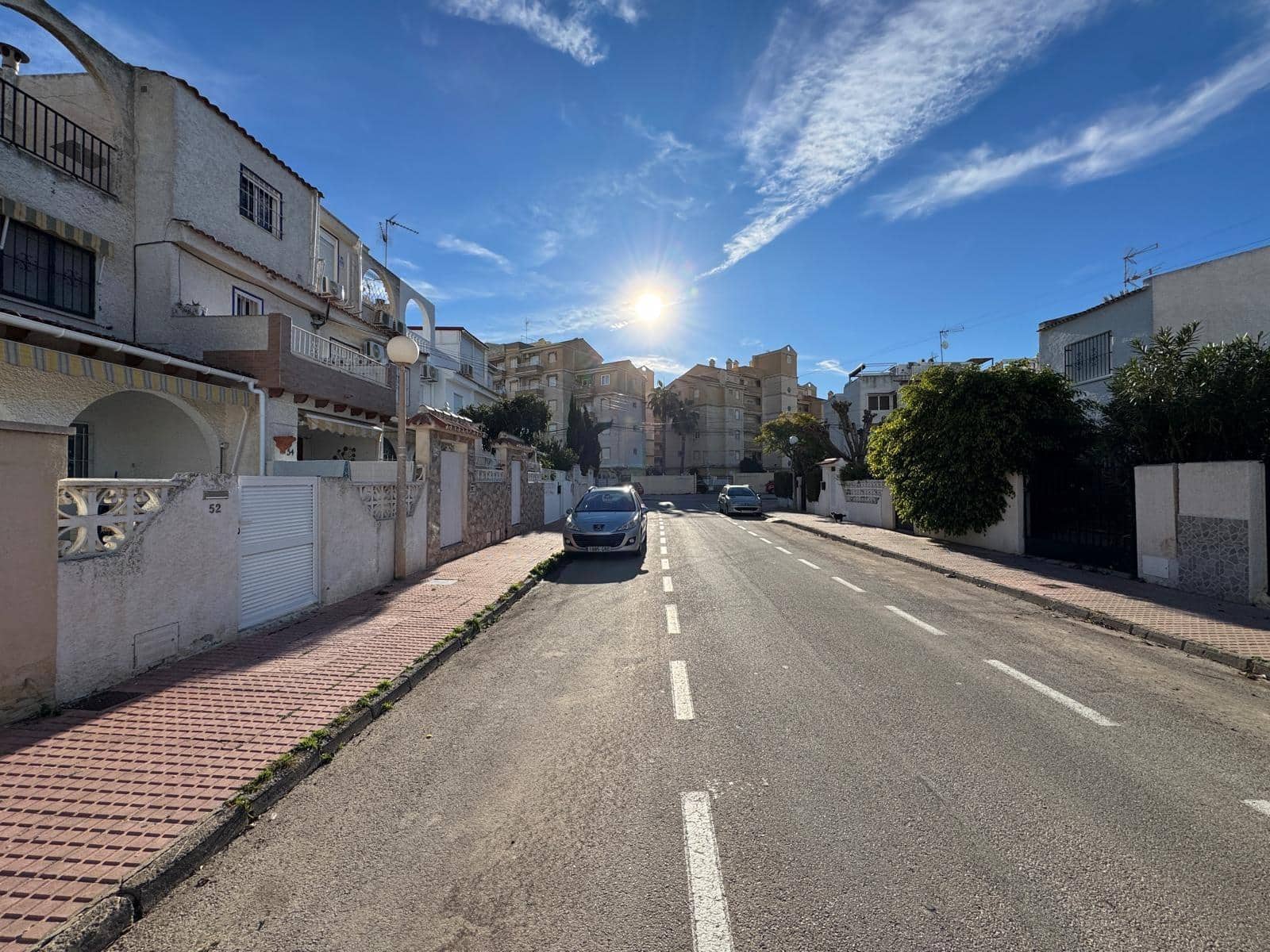 Adosado de 3 habitaciones en Torrevieja en venta con piscina - 142.000 € (Ref: 9497184)