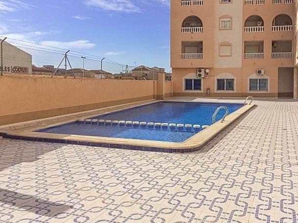 2 bedroom Apartment for sale in Torrevieja with pool - € 129,000 (Ref: 9499749)