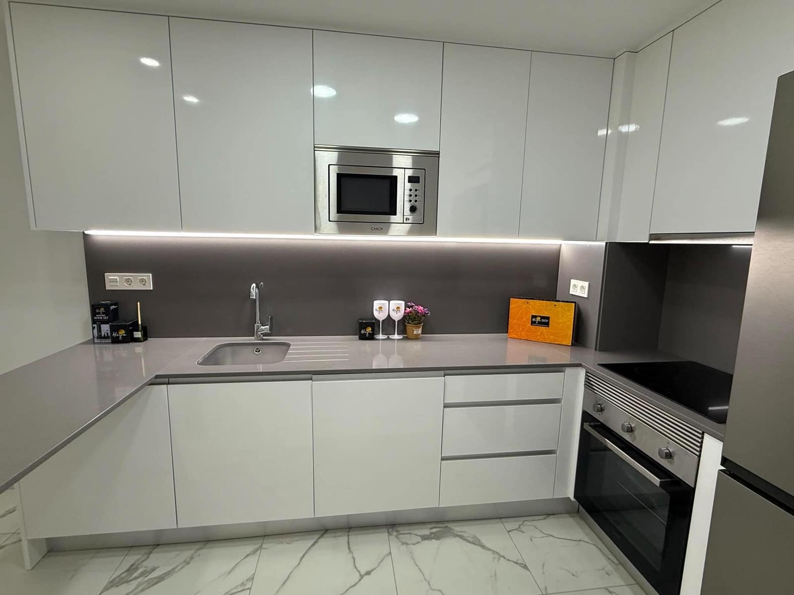 Apartamento de 2 habitaciones en Torrevieja en venta - 274.900 € (Ref: 9504292)