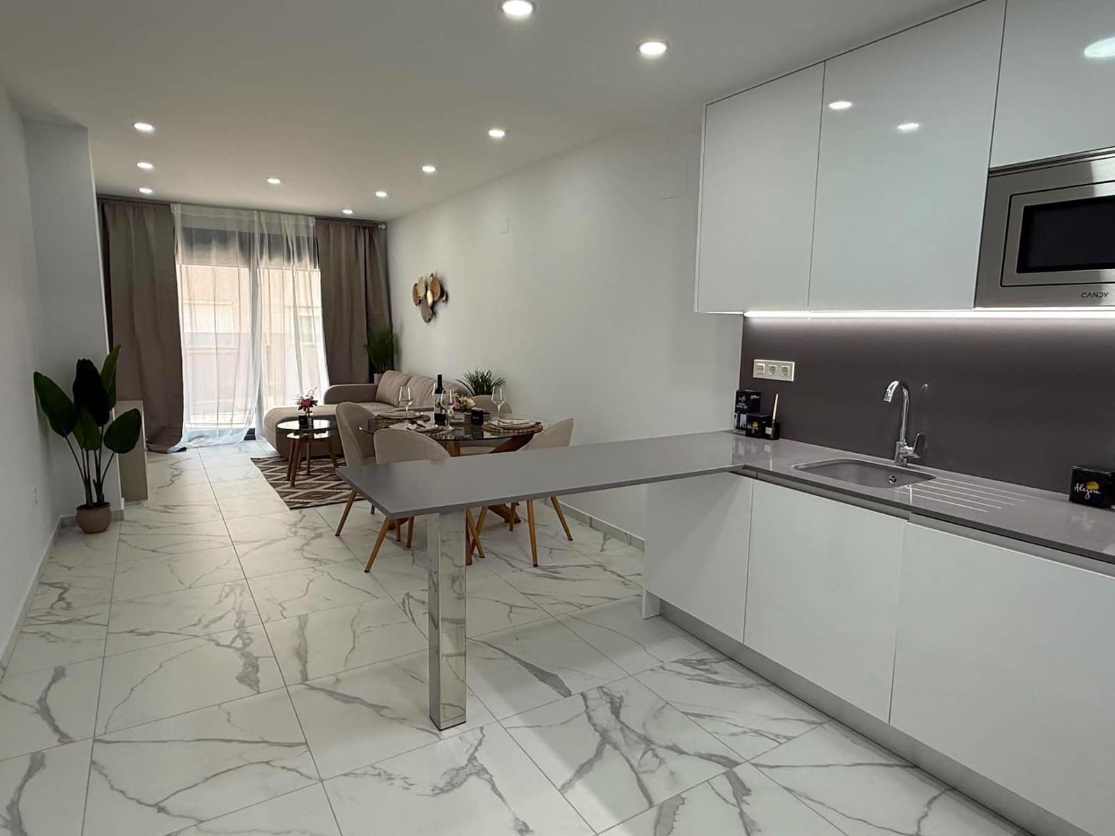 Apartamento de 2 habitaciones en Torrevieja en venta - 274.900 € (Ref: 9504292)