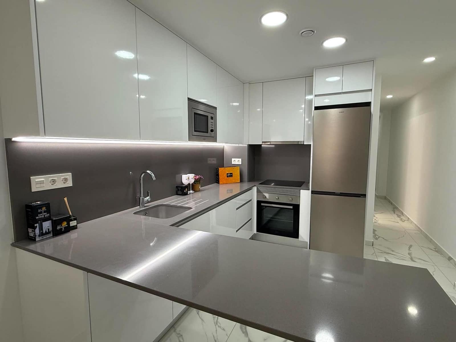 Apartamento de 2 habitaciones en Torrevieja en venta - 274.900 € (Ref: 9504292)