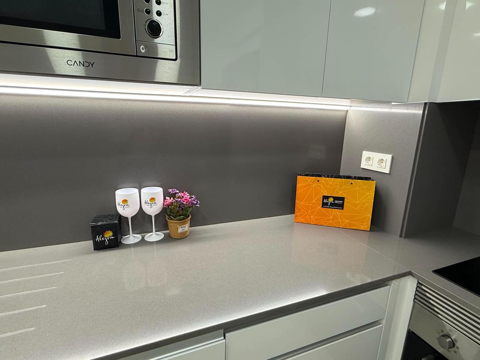 Apartamento de 2 habitaciones en Torrevieja en venta - 274.900 € (Ref: 9504292)