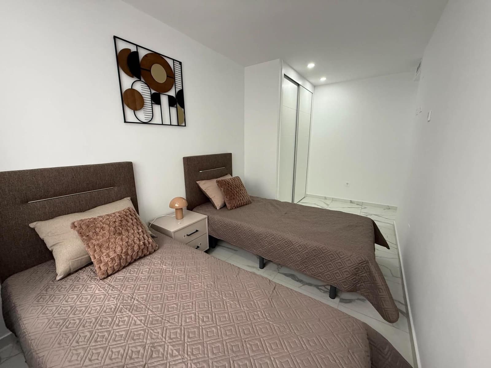 Apartamento de 2 habitaciones en Torrevieja en venta - 274.900 € (Ref: 9504292)