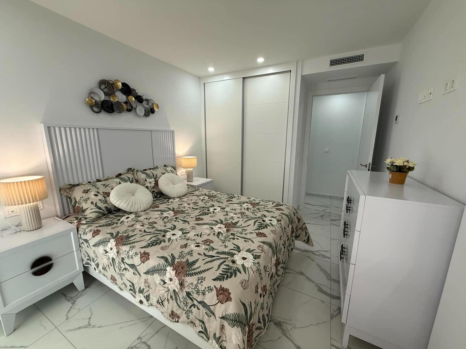 Apartamento de 2 habitaciones en Torrevieja en venta - 274.900 € (Ref: 9504292)