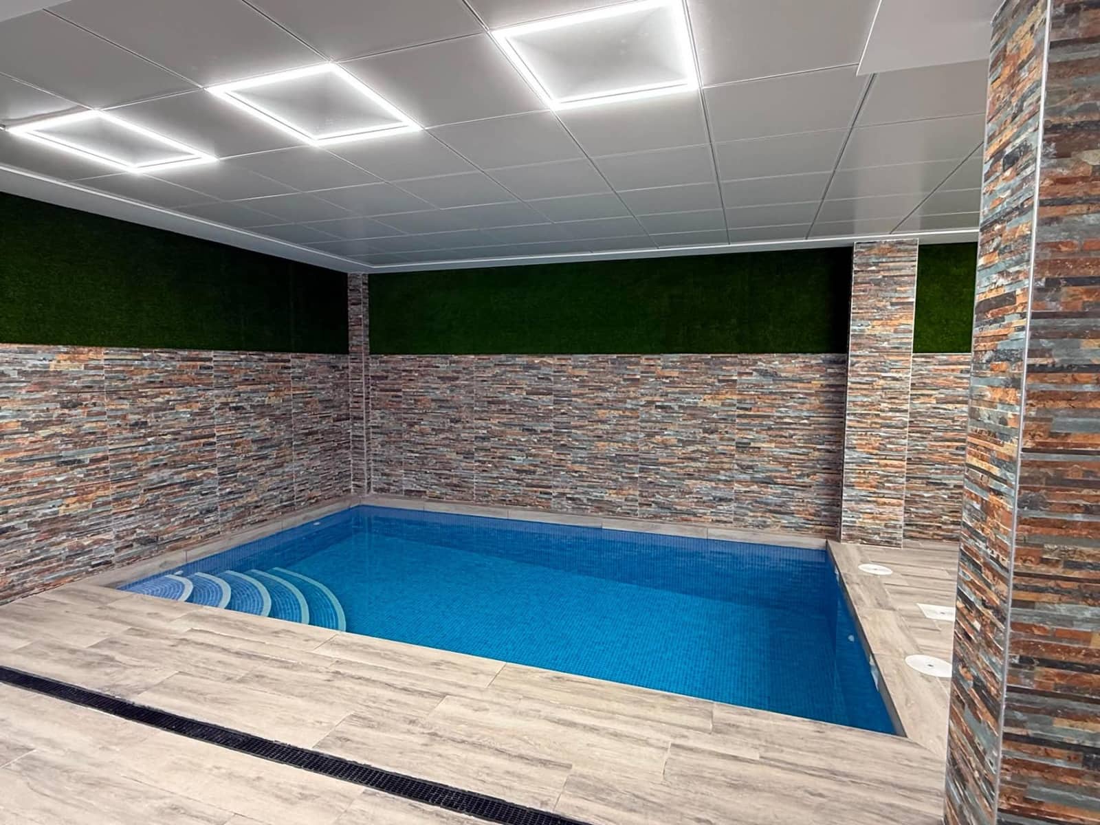 Apartamento de 2 habitaciones en Torrevieja en venta - 274.900 € (Ref: 9504292)