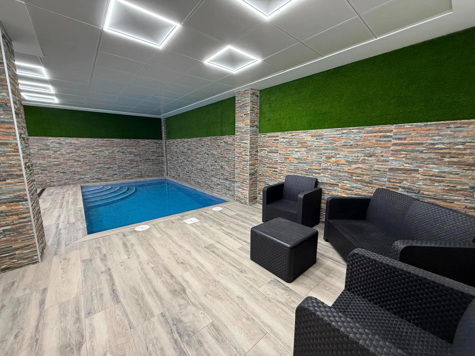 Apartamento de 2 habitaciones en Torrevieja en venta - 274.900 € (Ref: 9504292)