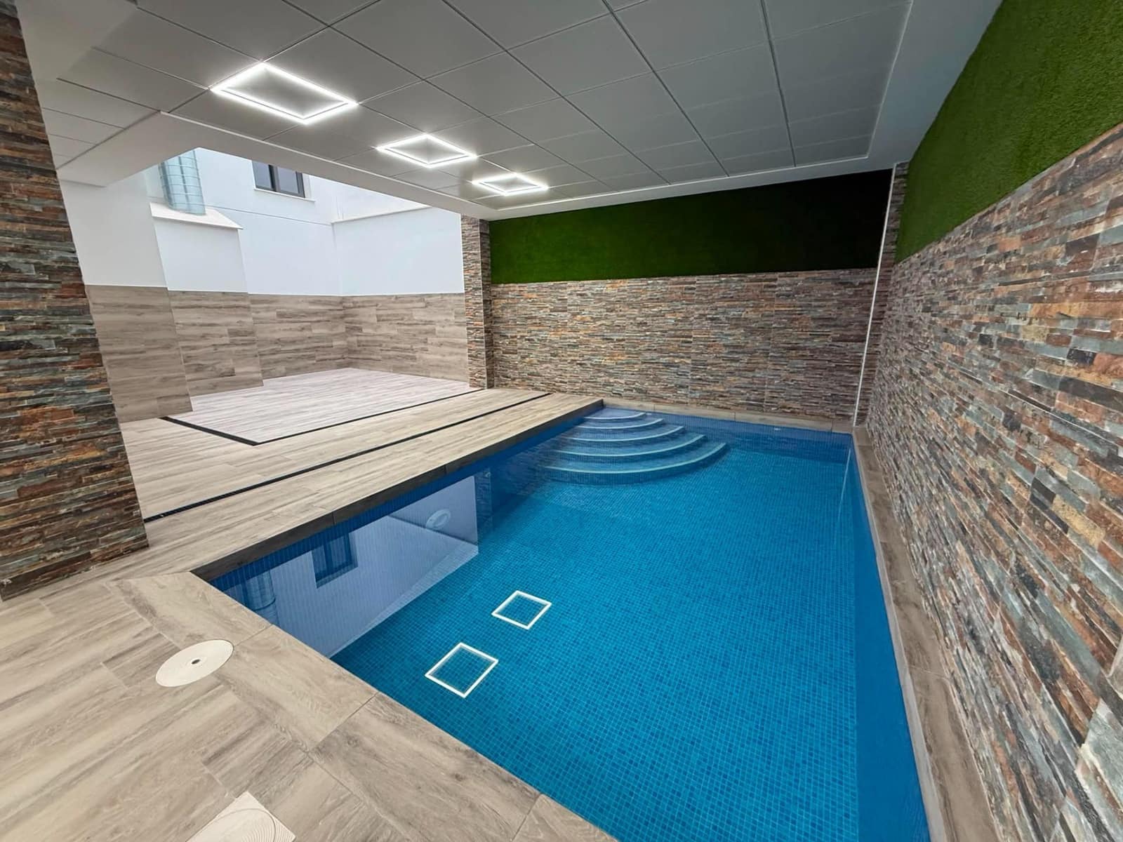 Apartamento de 2 habitaciones en Torrevieja en venta - 274.900 € (Ref: 9504292)