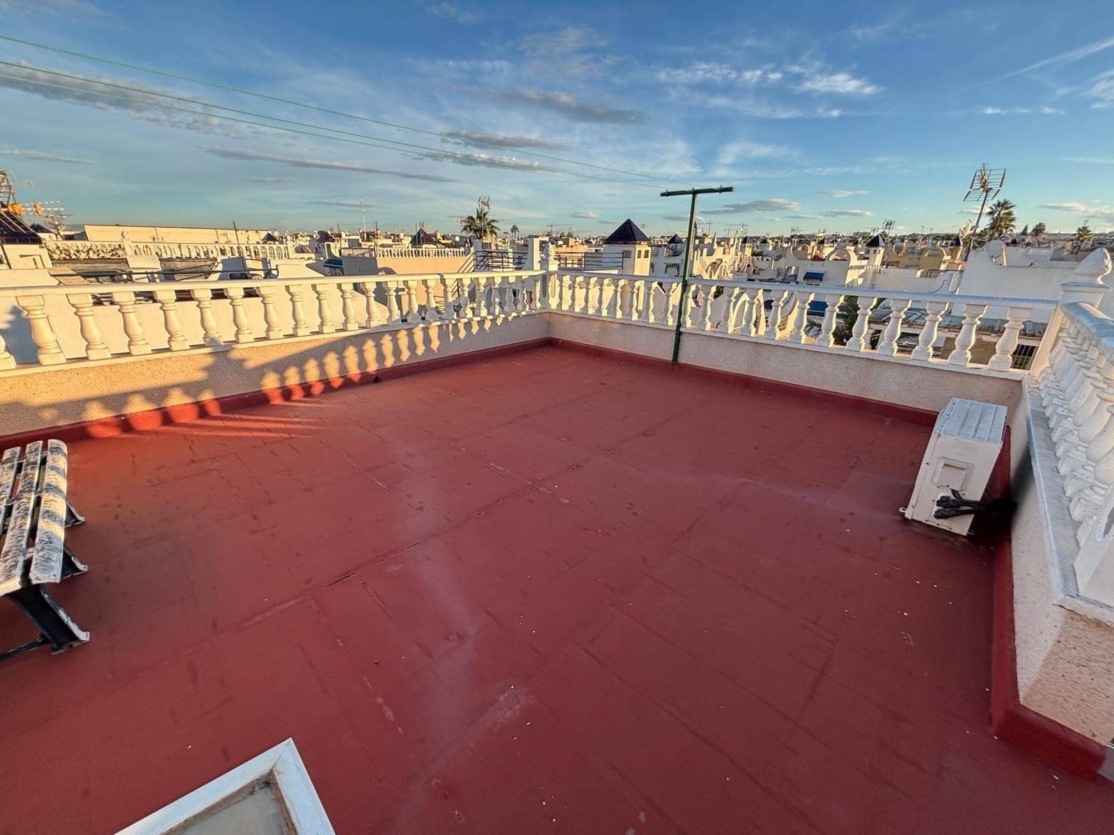 4 soverom Kjedet enebolig til salgs i Torrevieja med svømmebasseng - € 169 900 (Ref: 9504293)