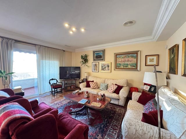 4 sovrum Lägenhet till salu i Torrevieja med garage - 380 000 € (Ref: 9504294)