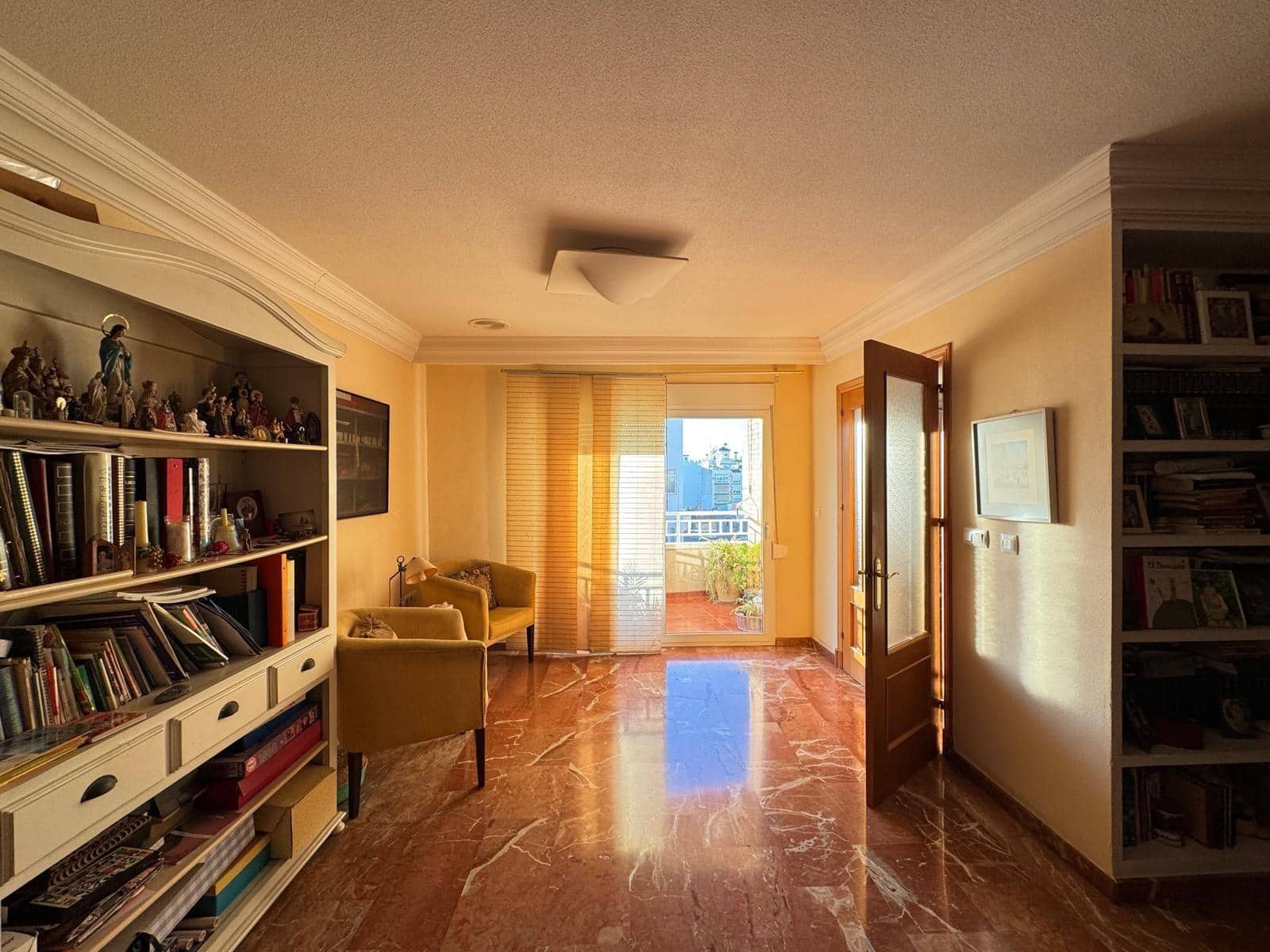 4 sovrum Lägenhet till salu i Torrevieja med garage - 380 000 € (Ref: 9504294)