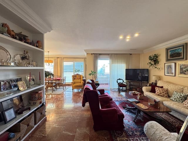 4 sovrum Lägenhet till salu i Torrevieja med garage - 380 000 € (Ref: 9504294)