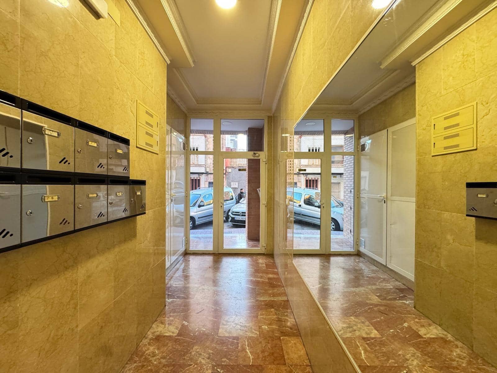 4 sovrum Lägenhet till salu i Torrevieja med garage - 380 000 € (Ref: 9504294)