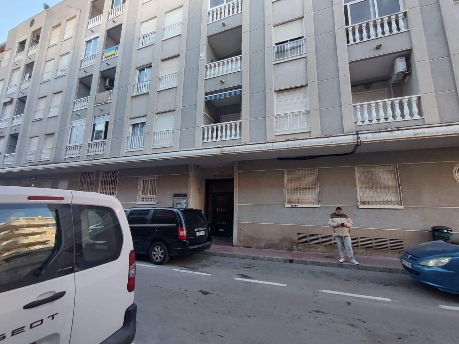 1 bedroom Apartment for sale in Torrevieja with pool - € 109,900 (Ref: 9504295)