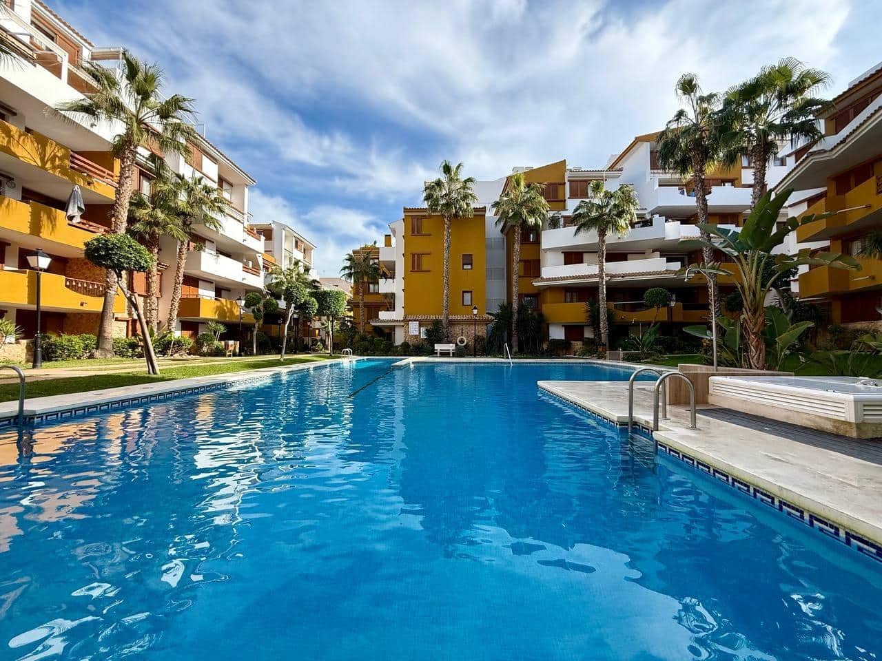 2 soverom Leilighet til salgs i Punta Prima med svømmebasseng garasje - € 259 900 (Ref: 9508875)