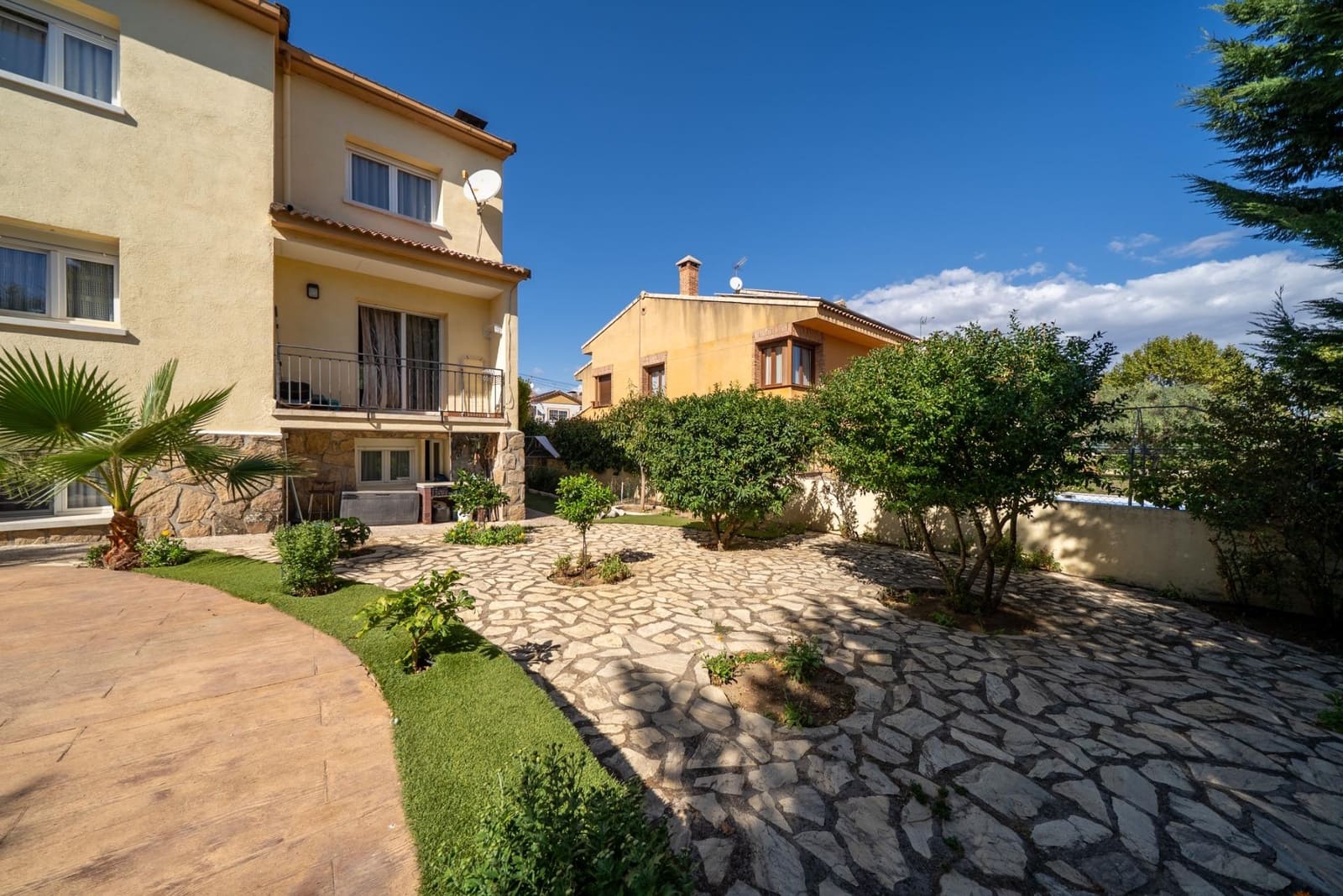 6 bedroom Villa for sale in San Martin de Valdeiglesias with pool - € 459,000 (Ref: 9513404)