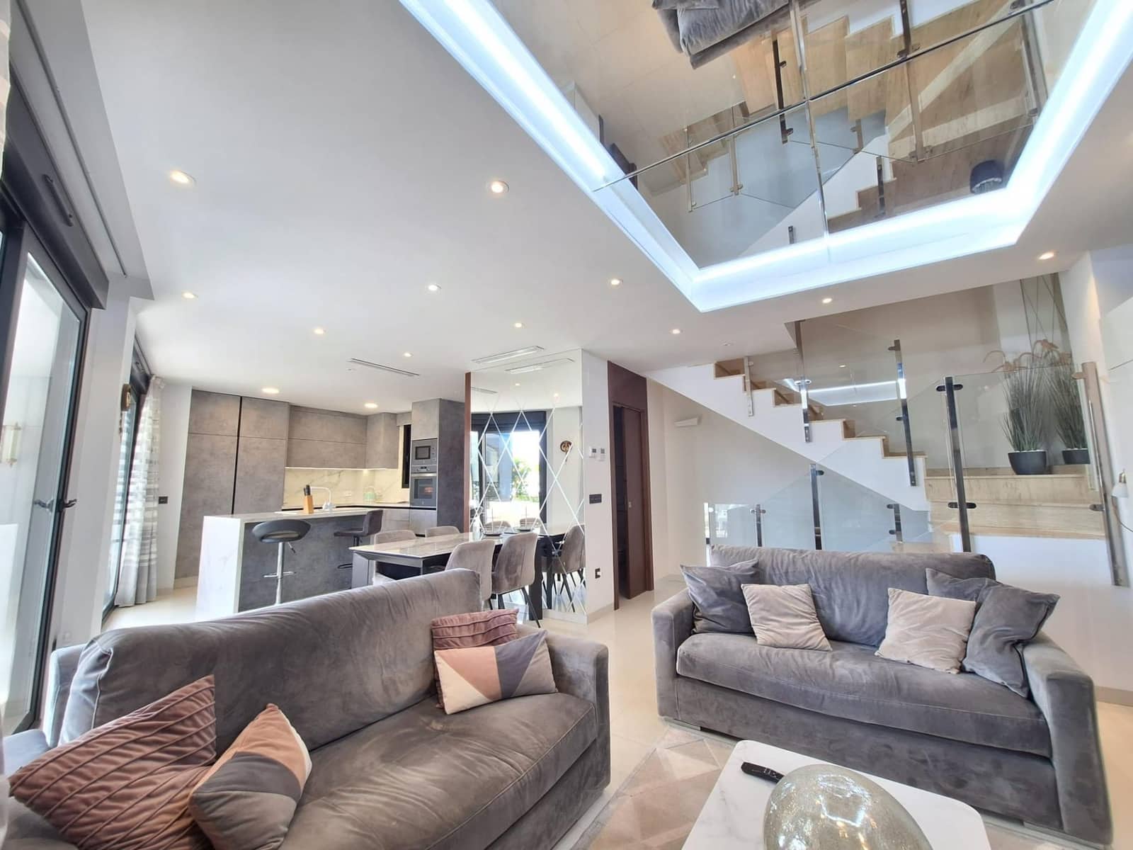 3 soveværelse Rækkehus til salg i Orihuela Costa med swimmingpool - € 475.000 (Ref: 9518903)