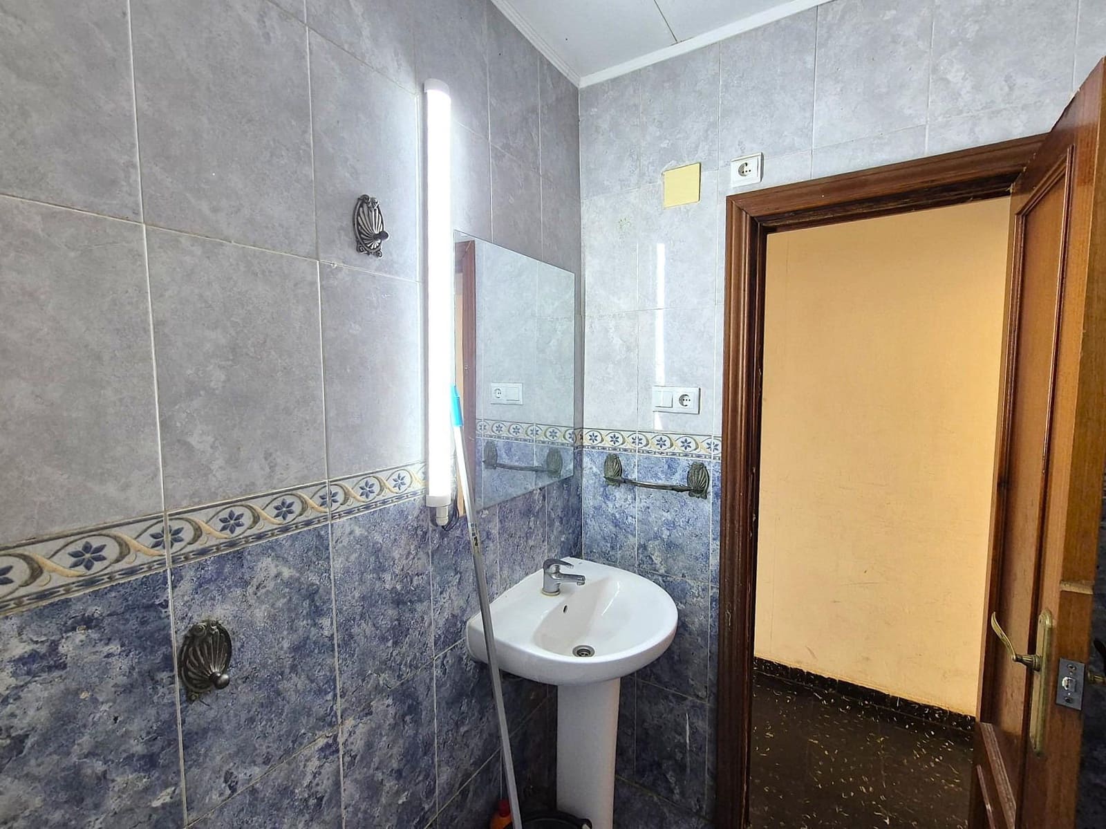 2 bedroom Apartment for sale in Alicante / Alacant city - € 85,000 (Ref: 9518906)